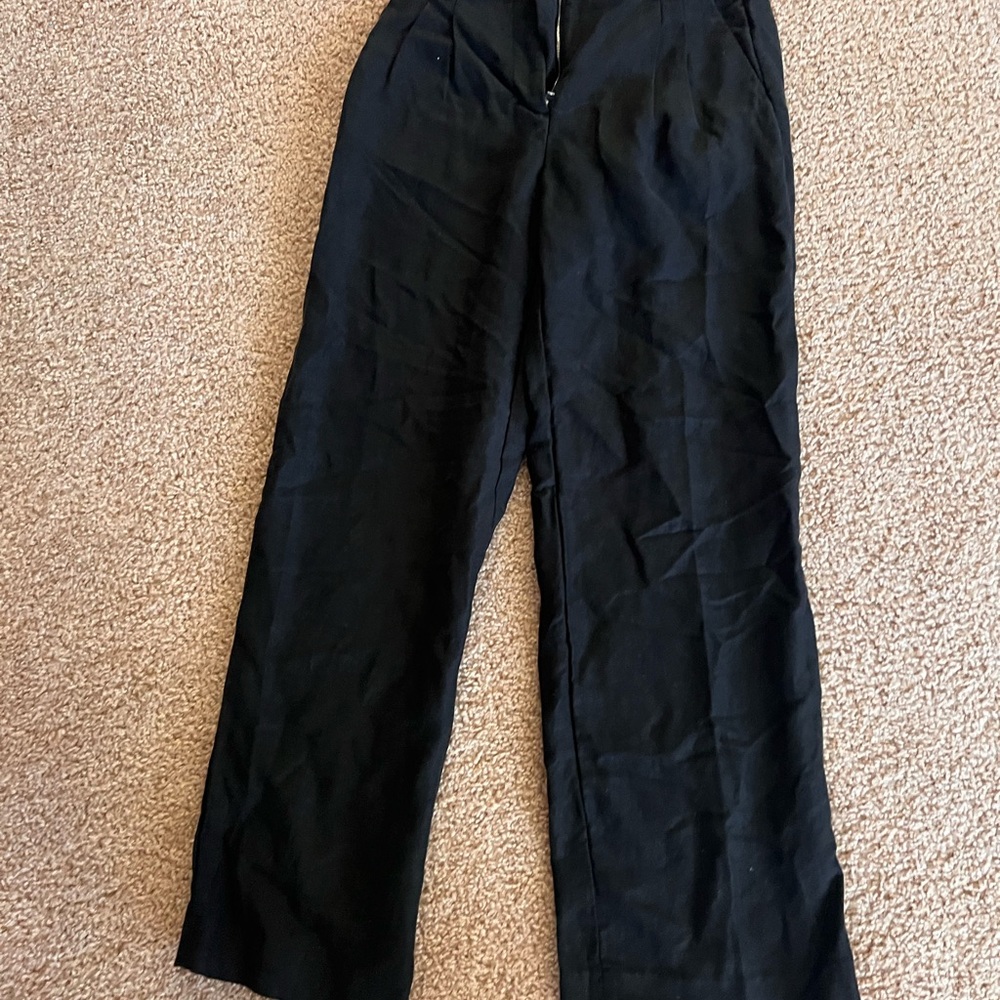 Aritzia- The Effortless Linen Pant (2 Short)
